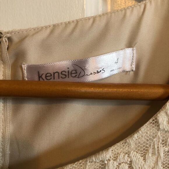 White/cream lace dress   - Picture 6 of 6